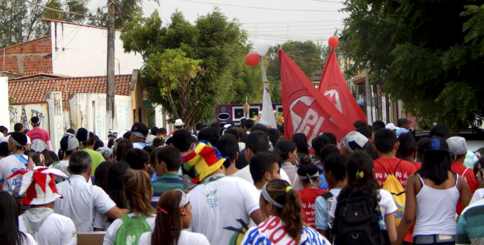  Romaria reúne centenas de jovens no Ceará